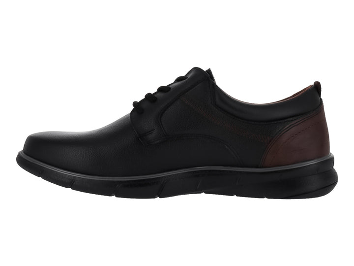 Zapato casual color negro con detalle café en el talón y cordones negros.