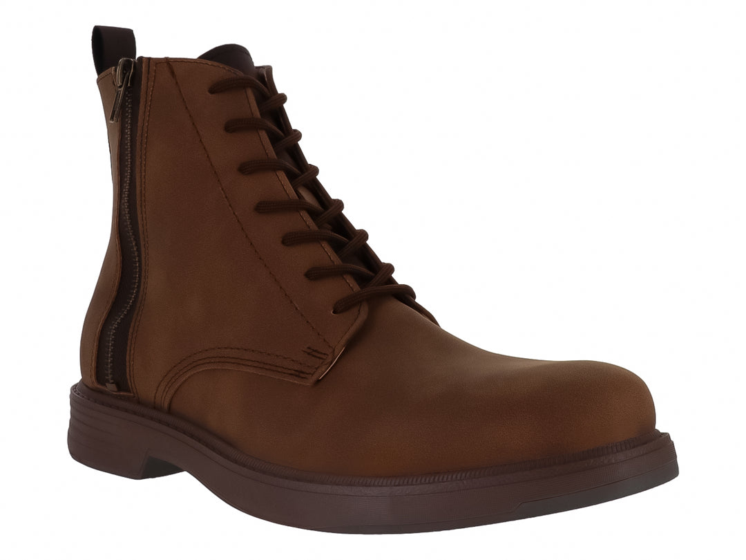 Bota casual color camel con cordones y cierre lateral en material sintético.