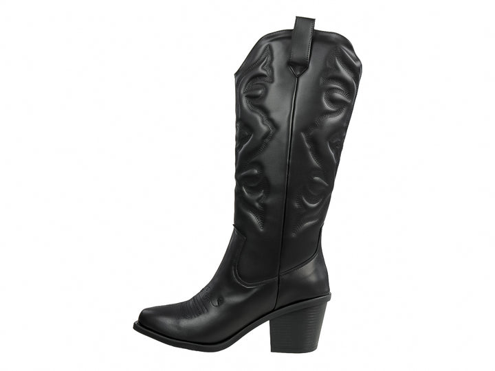 Bota vaquera de color negro con tacón y detalles bordados en el cuerpo.