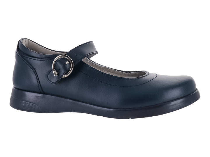 Zapato escolar para niña de piel color azul marino con correa y hebilla plateada.