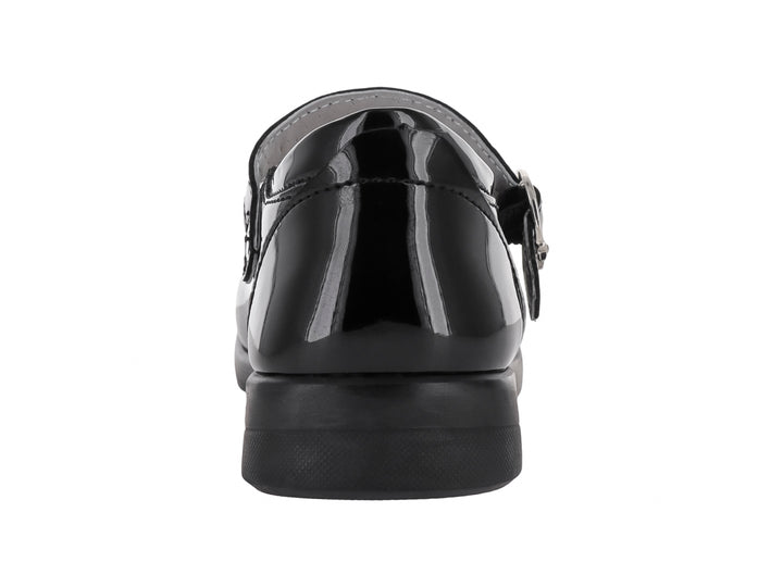 Zapato infantil de charol negro con correa y hebilla plateada, estilo clásico escolar.