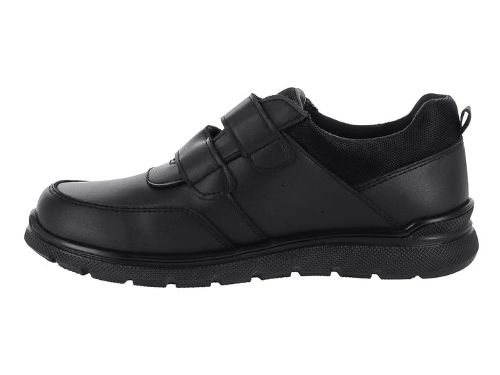 Zapato infantil color negro con cierre de velcro y suela negra.