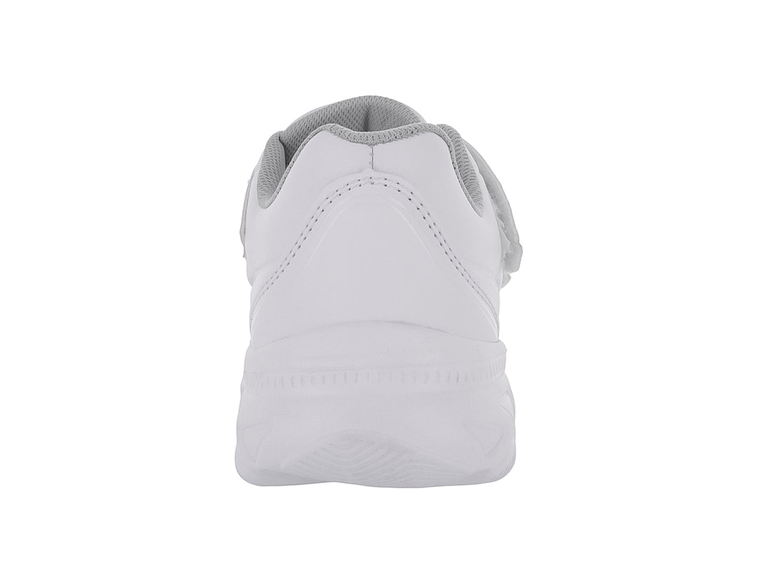 Tenis deportivos blancos para niños de la marca Karsten con cierre de velcro.