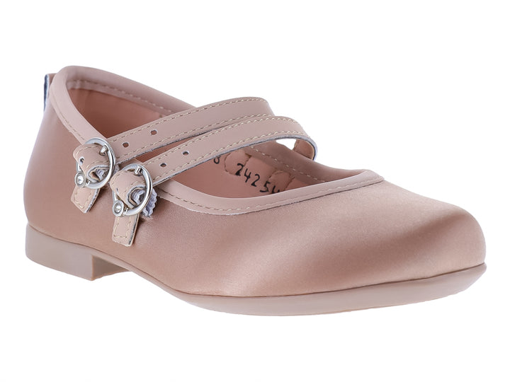 Zapato plano color nutty con doble correa y hebillas plateadas para niña.