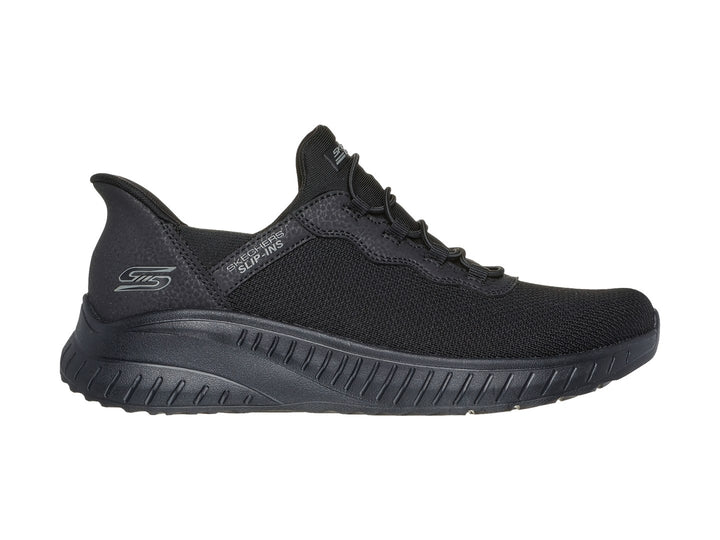 Tenis deportivos Skechers color negro total con tejido de malla y suela cómoda.