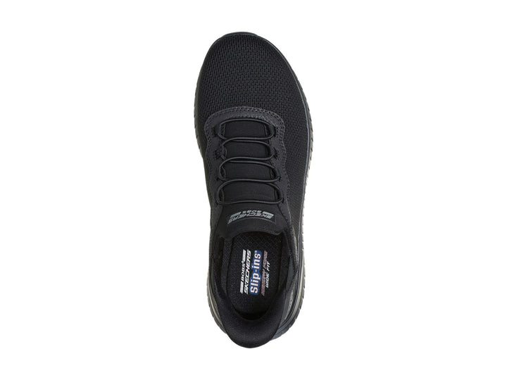 Tenis deportivos Skechers color negro total con tejido de malla y suela cómoda.