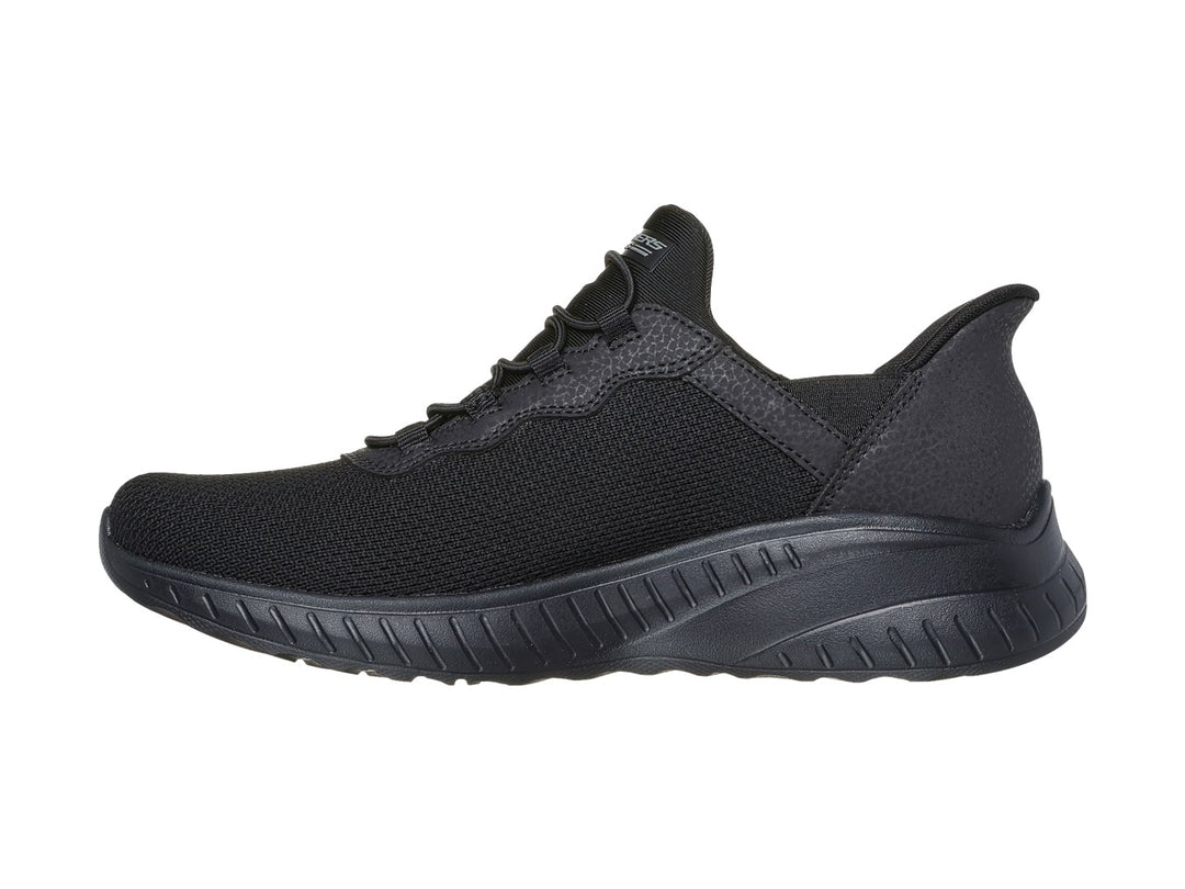 Tenis deportivos Skechers color negro total con tejido de malla y suela cómoda.