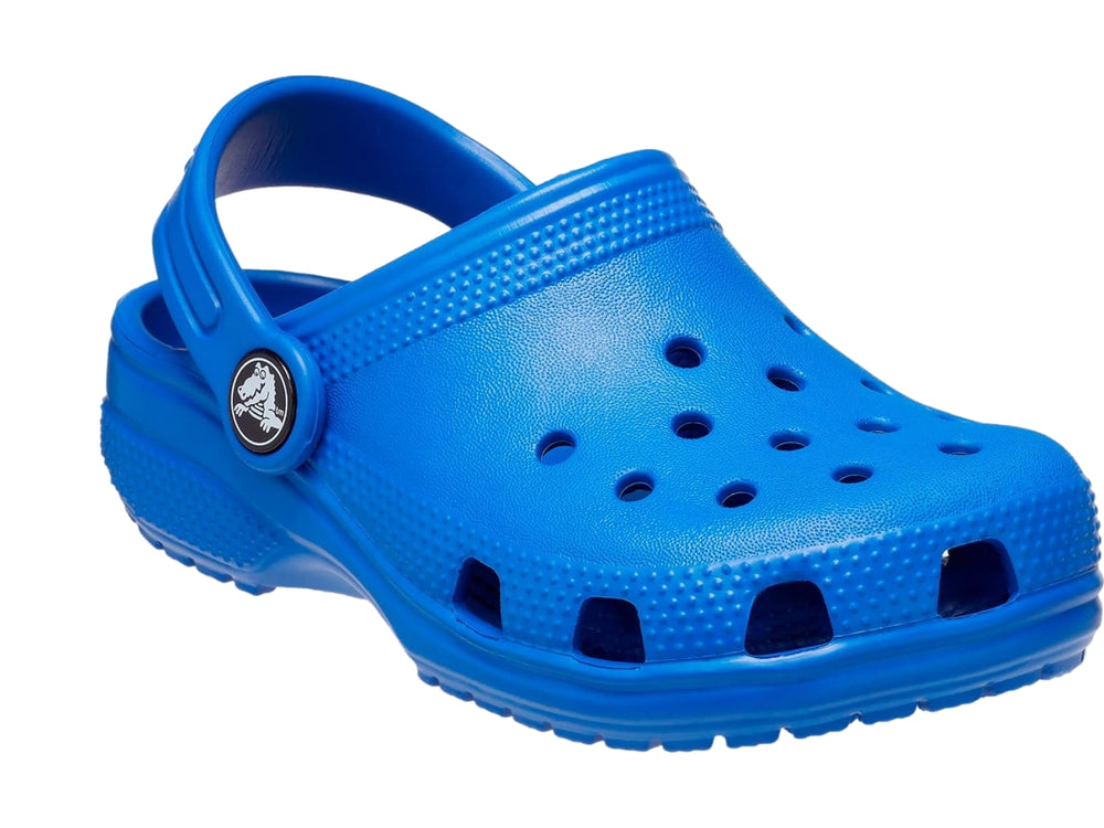 Zueco Crocs Classic en color azul Blue Bolt con correa ajustable y perforaciones superiores.