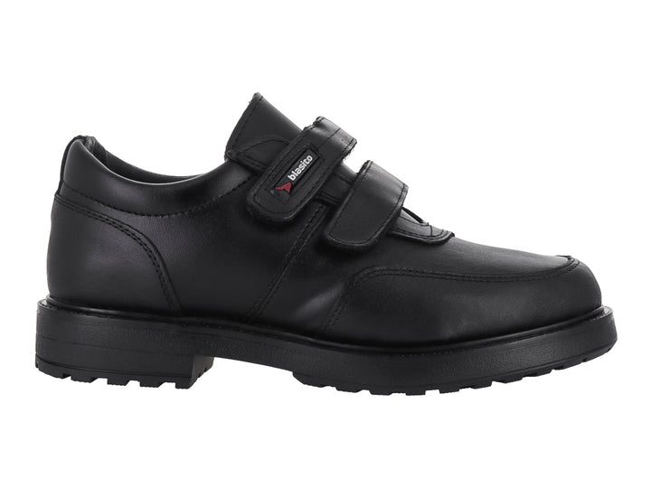 Zapato escolar negro para niño con cierre de velcro y suela resistente.