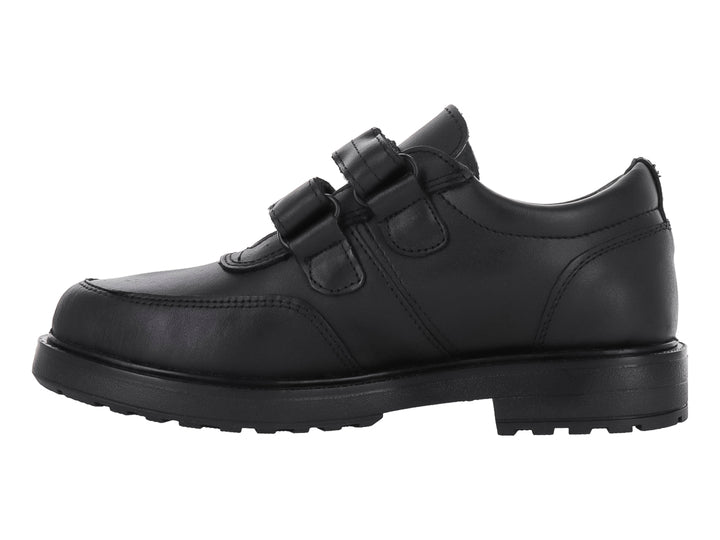 Zapato escolar negro para niño con cierre de velcro y suela resistente.