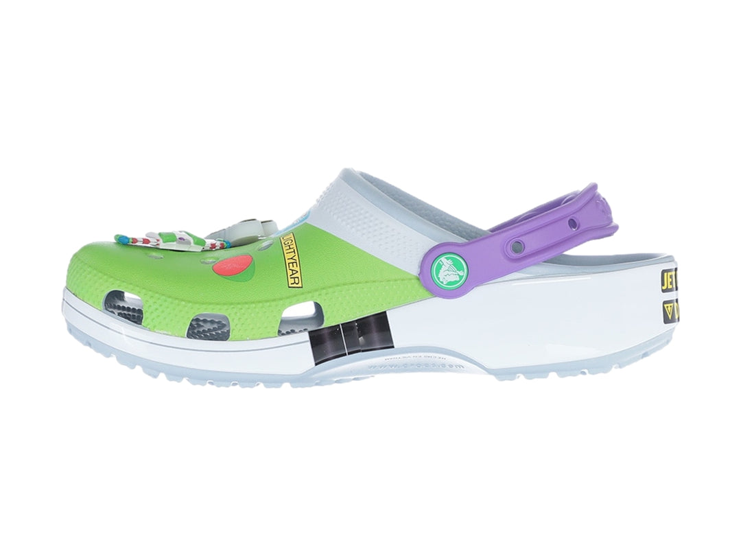 Zueco Crocs infantil inspirado en Buzz Lightyear de Toy Story con colores verde, gris y morado.