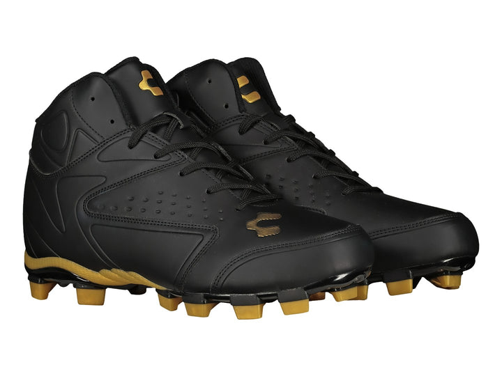 Zapato deportivo tipo botín de color negro con suela de tacos dorados.