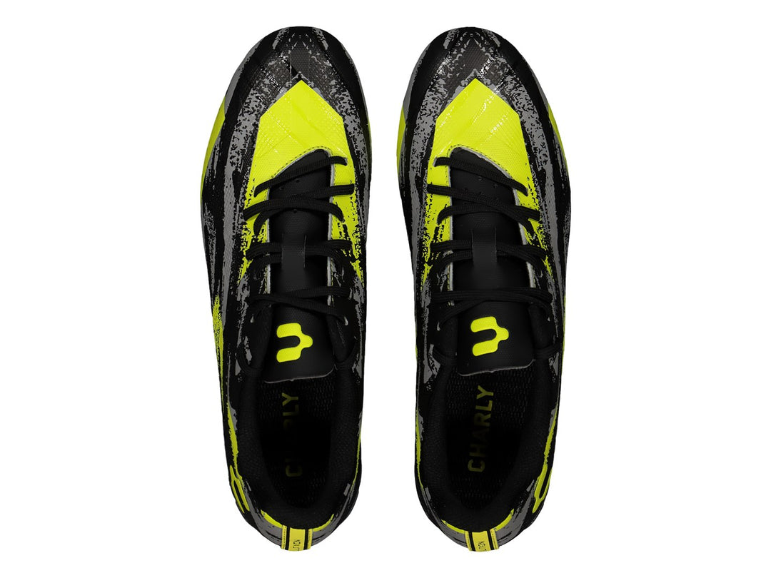 Zapato de fútbol Charly con diseño multicolor en negro, gris y verde lima.