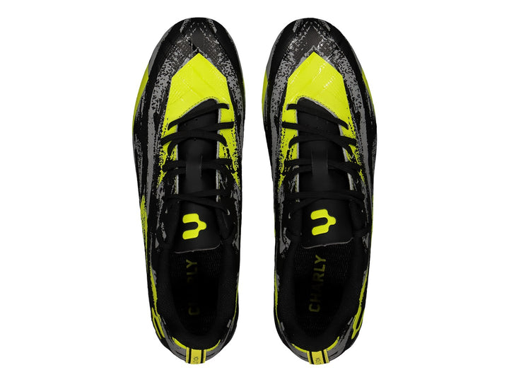 Zapato de fútbol Charly con diseño multicolor en negro, gris y verde lima.