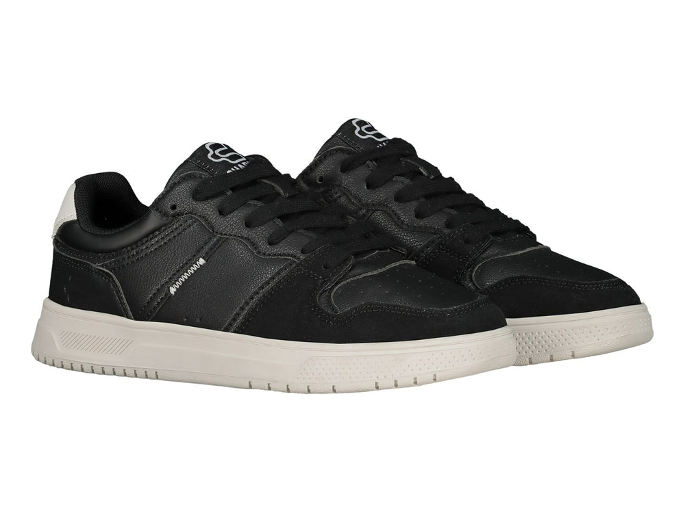 Tenis deportivos Charly de color negro con suela blanca y cordones negros.