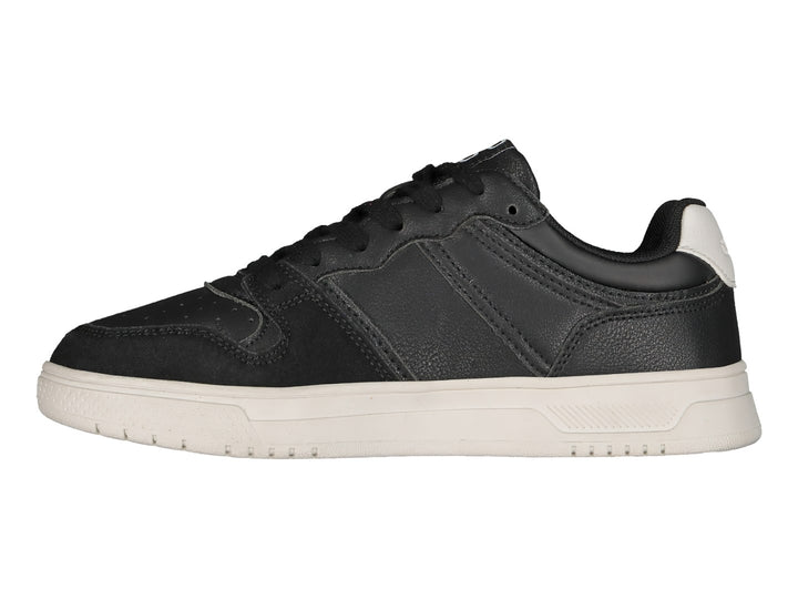 Tenis deportivos Charly de color negro con suela blanca y cordones negros.