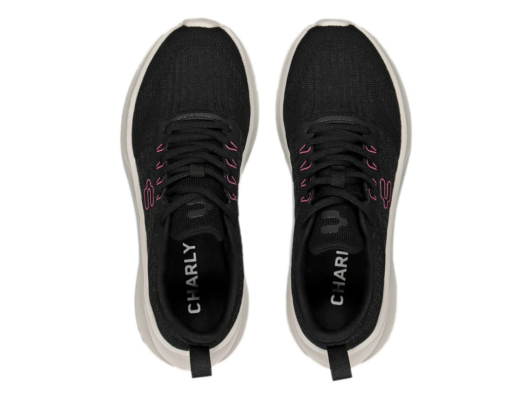 Tenis deportivos Charly color negro con suela blanca y detalles en rosa.