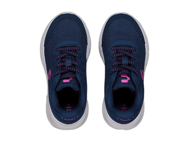 Tenis deportivos Charly color azul marino con suela blanca y logotipo rosa.