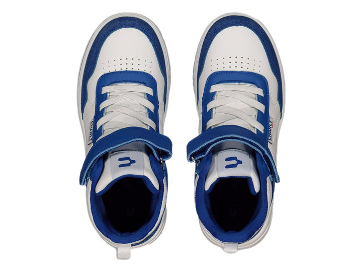 Tenis deportivos de bota color blanco y azul con correa en el tobillo marca Charly.
