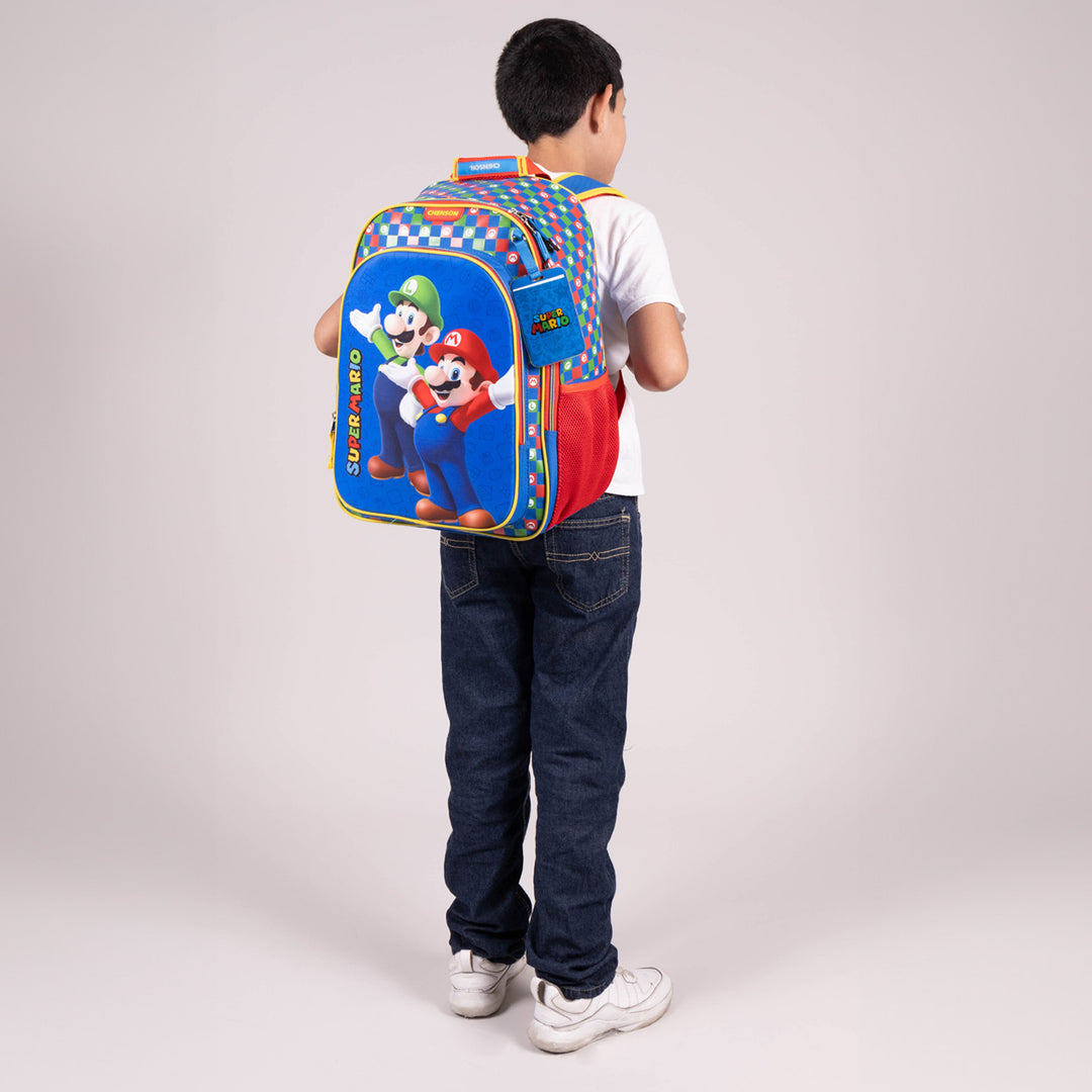 Mochila escolar Chenson de Super Mario Bros en colores rojo, azul y verde para niño.