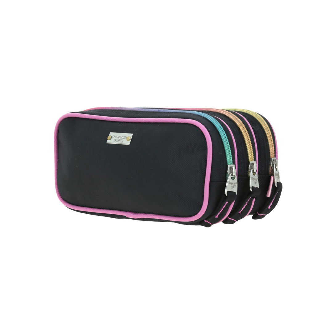 Lapicera negra de tela con cuatro compartimentos y detalles en colores rosa, amarillo y azul.