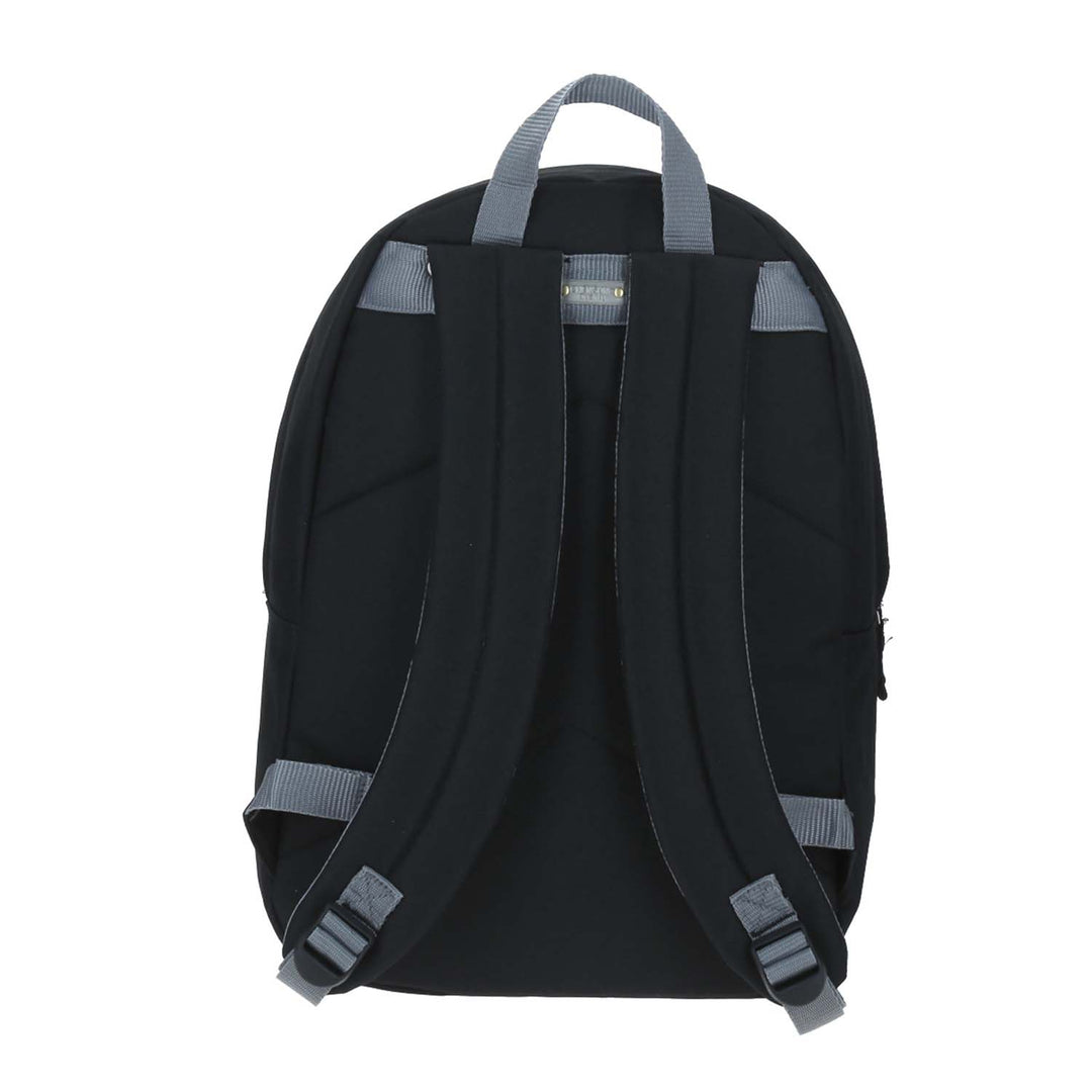 Mochila juvenil marca Chenson en colores negro y gris con bolsillo frontal con cierre.