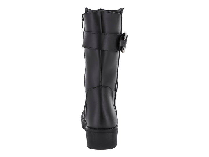 Bota negra para niño o niña con hebilla plateada decorativa y suela gruesa dentada.
