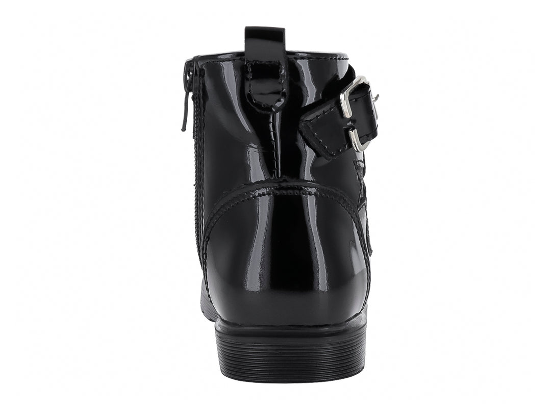 Bota de charol negro brillante con detalles de estrella y corazón y hebilla plateada.