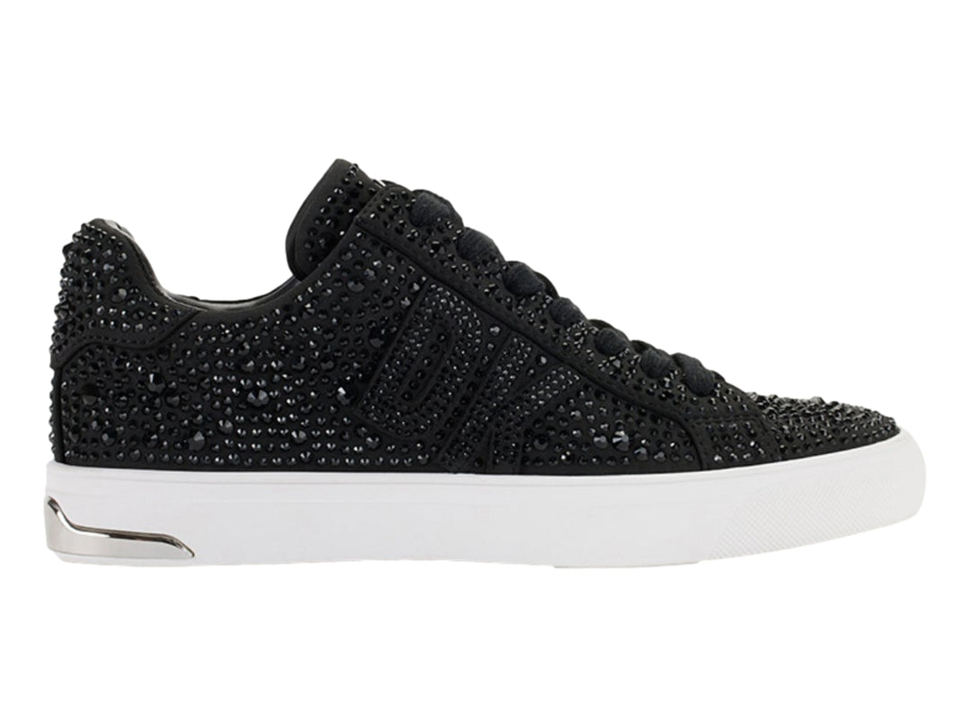 Tenis DKNY color negro con incrustaciones de cristales brillantes y suela blanca.