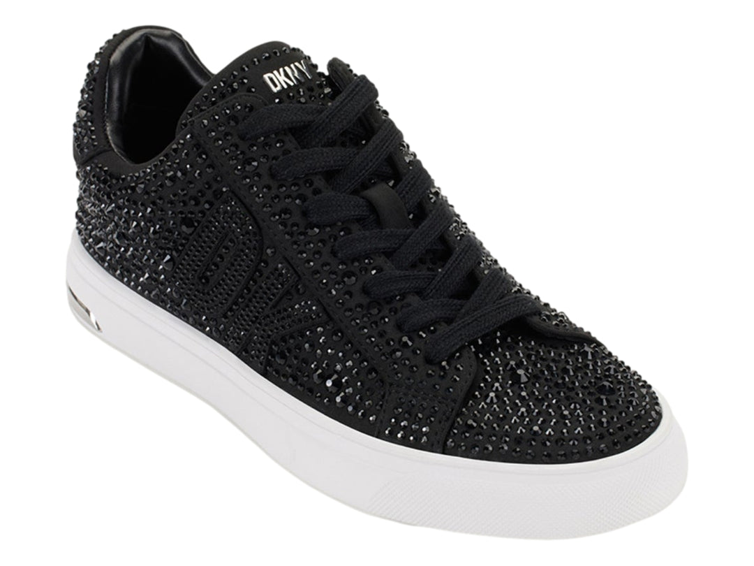 Tenis DKNY color negro con incrustaciones de cristales brillantes y suela blanca.