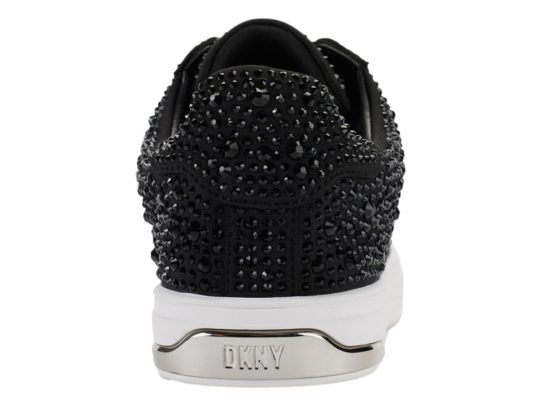 Tenis DKNY color negro con incrustaciones de cristales brillantes y suela blanca.