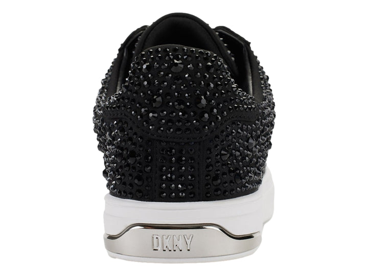 Tenis DKNY color negro con incrustaciones de cristales brillantes y suela blanca.