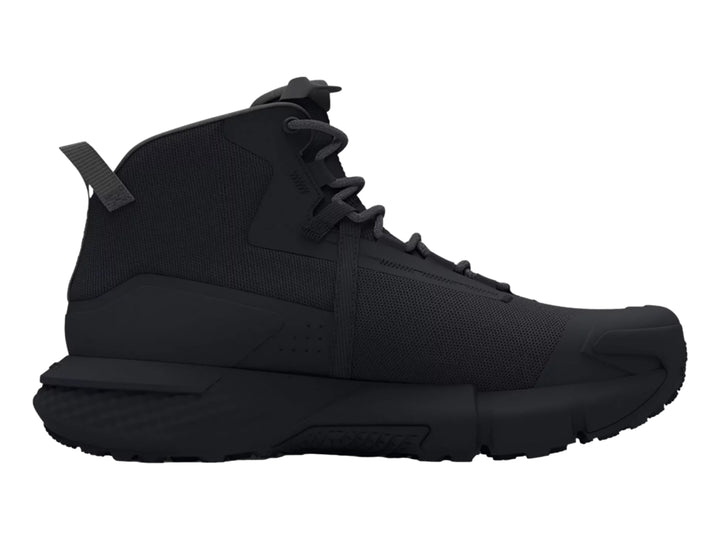 Botín deportivo Under Armour Charged Valsetz Mid en color negro con suela robusta y corte medio.