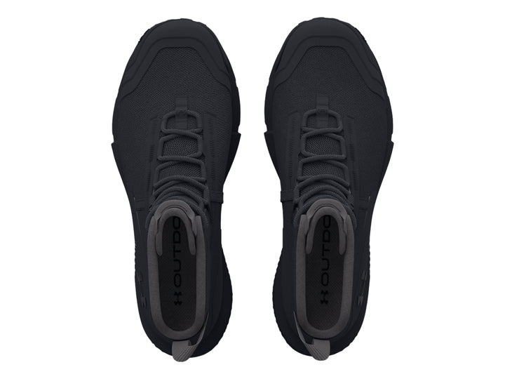 Botín deportivo Under Armour Charged Valsetz Mid en color negro con suela robusta y corte medio.