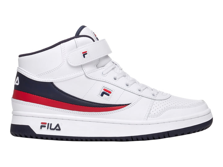 Tenis FILA BB84 HIGH blancos con detalles en azul marino y rojo, diseño de bota alta con correa en el tobillo.
