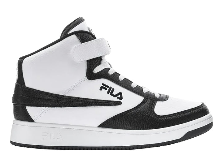 Tenis FILA de bota alta en colores blanco y negro con correa de velcro y suela blanca.