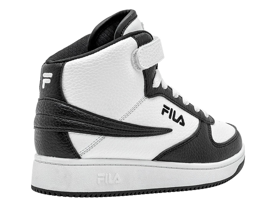 Tenis FILA de bota alta en colores blanco y negro con correa de velcro y suela blanca.