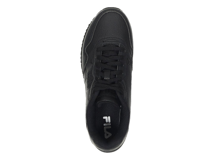 Tenis deportivos FILA para niño en color negro total con acabado mate y textura granulada.