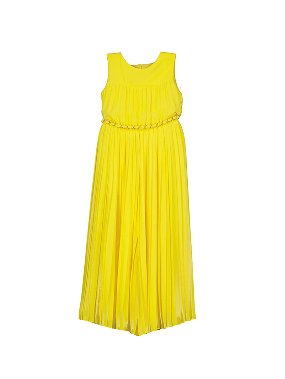 Vestido largo amarillo plisado para niña con cinturón dorado.