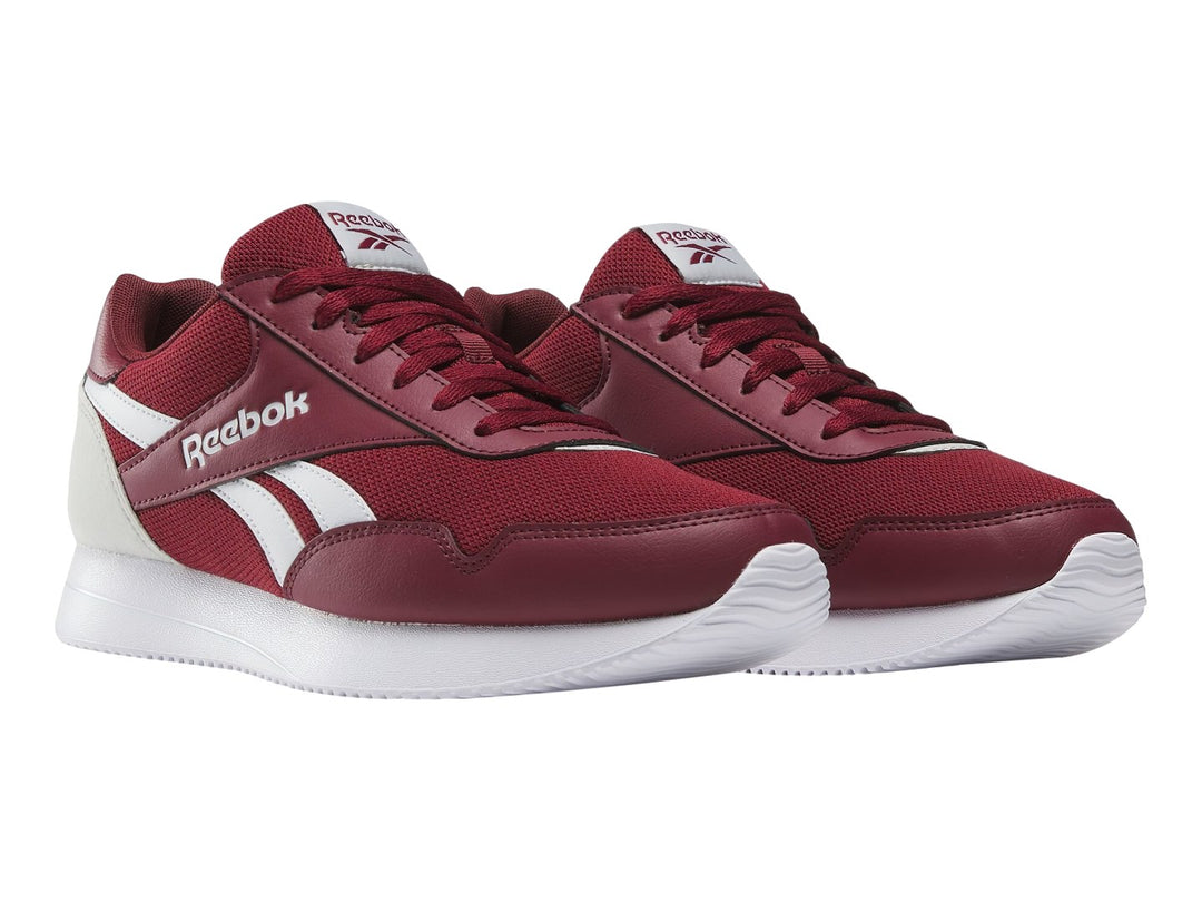 Tenis deportivos Reebok color rojo con detalles y suela blanca, vista lateral.