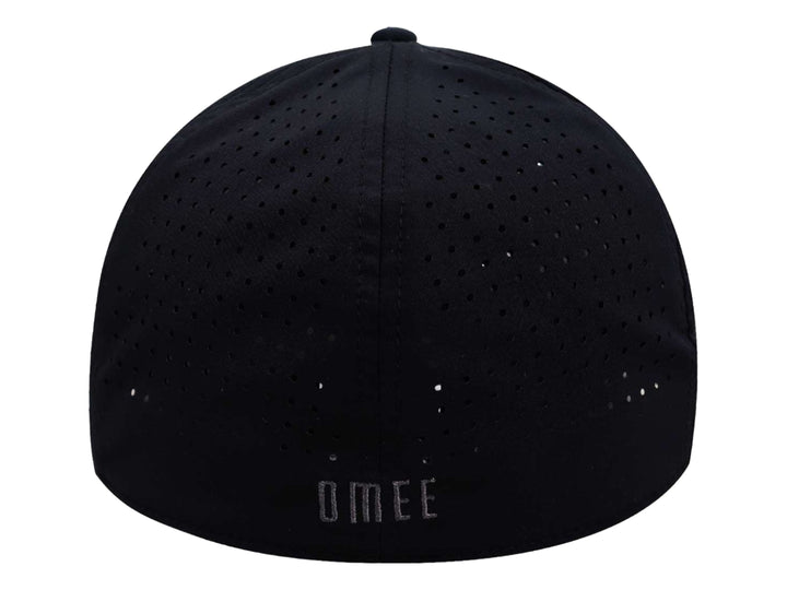 Gorra OMEE modelo Antrax en color negro con visera plana y logotipo blanco en el frente.