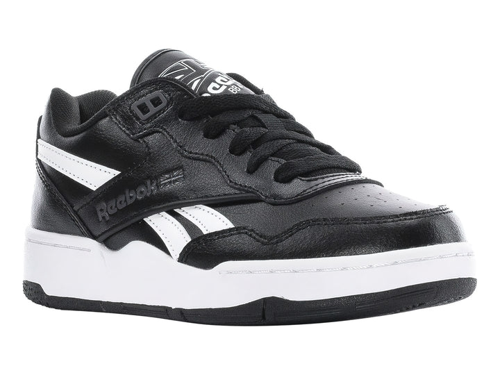 Tenis deportivos Reebok en color negro con detalles y suela en blanco.