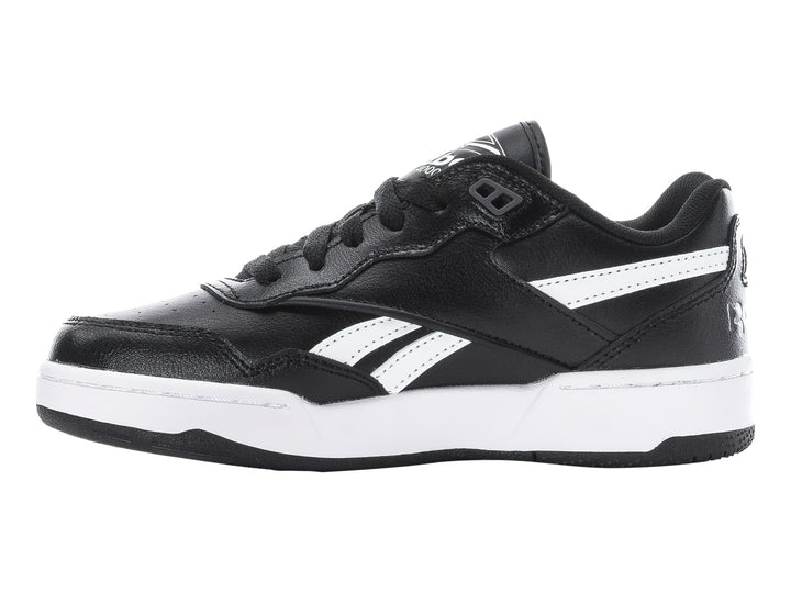 Tenis deportivos Reebok en color negro con detalles y suela en blanco.