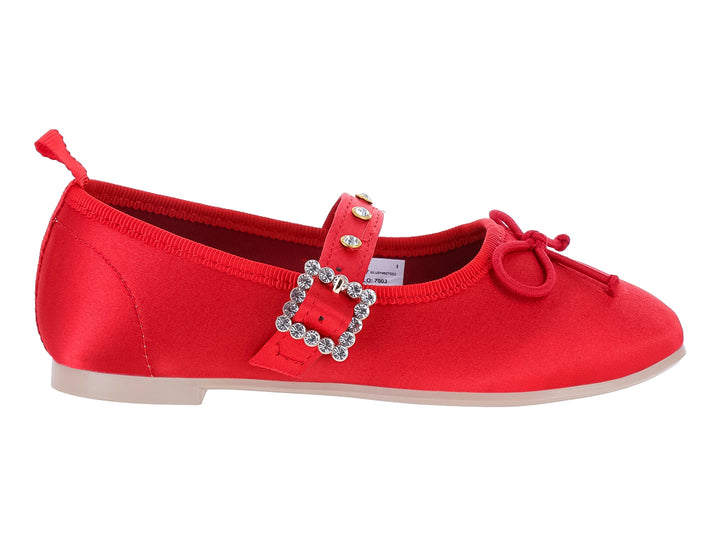 Zapato plano rojo con hebilla de pedrería y moño decorativo.