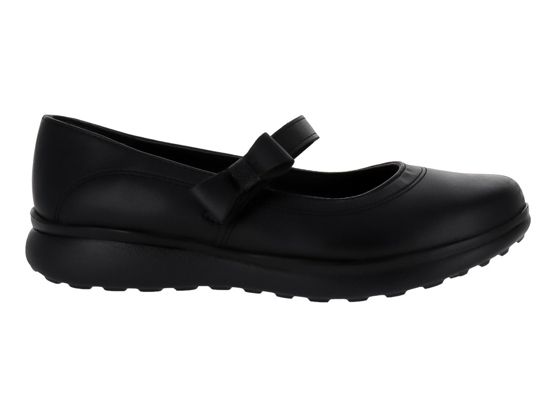 Zapato negro para niña estilo Mary Jane con correa y suela dentada.