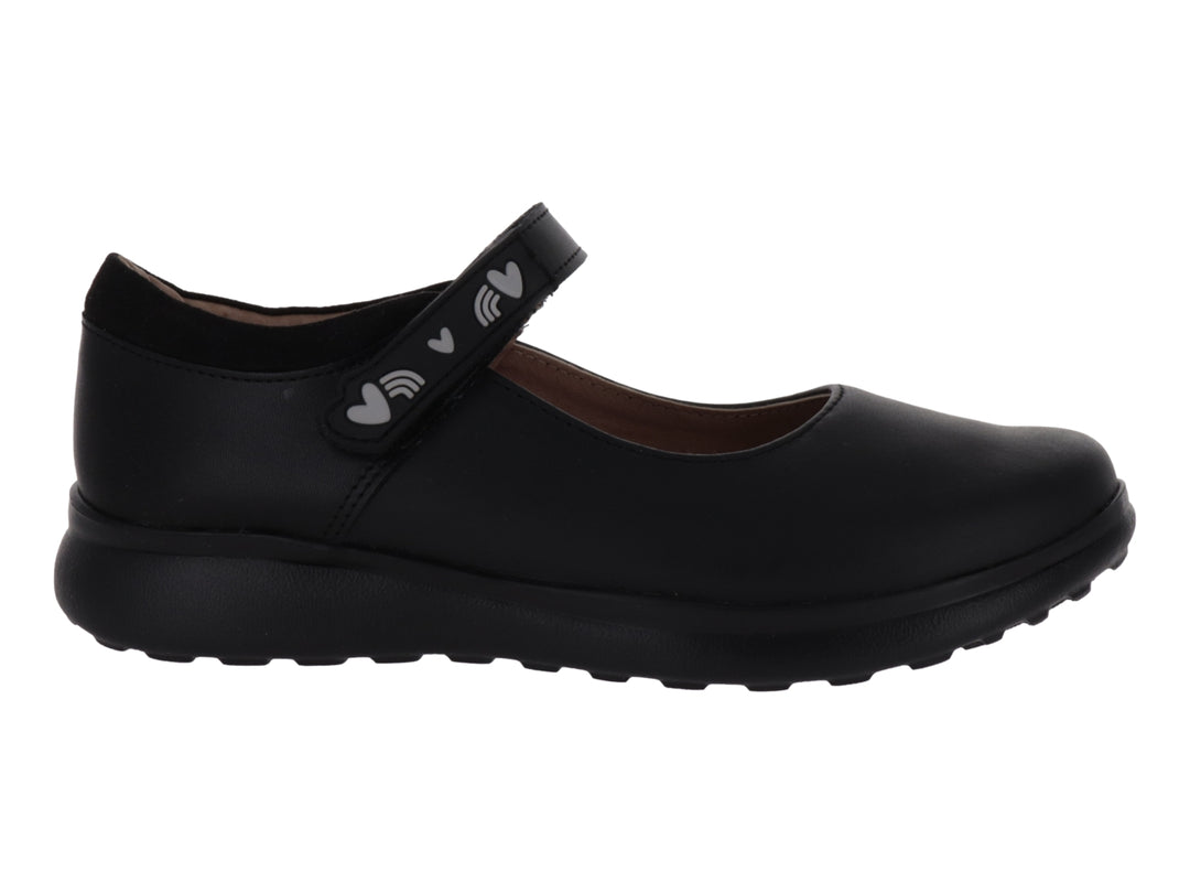 Zapato infantil VAVITO color negro con correa de cierre y detalles de pequeños corazones blancos.