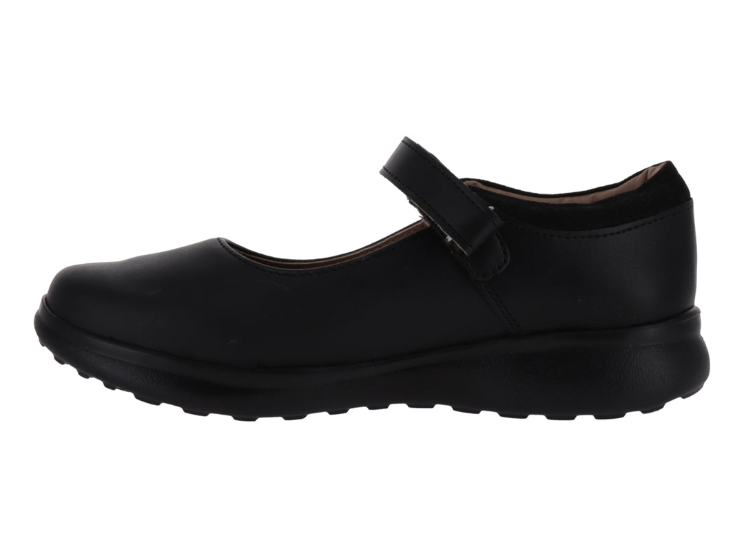 Zapato infantil VAVITO color negro con correa de cierre y detalles de pequeños corazones blancos.
