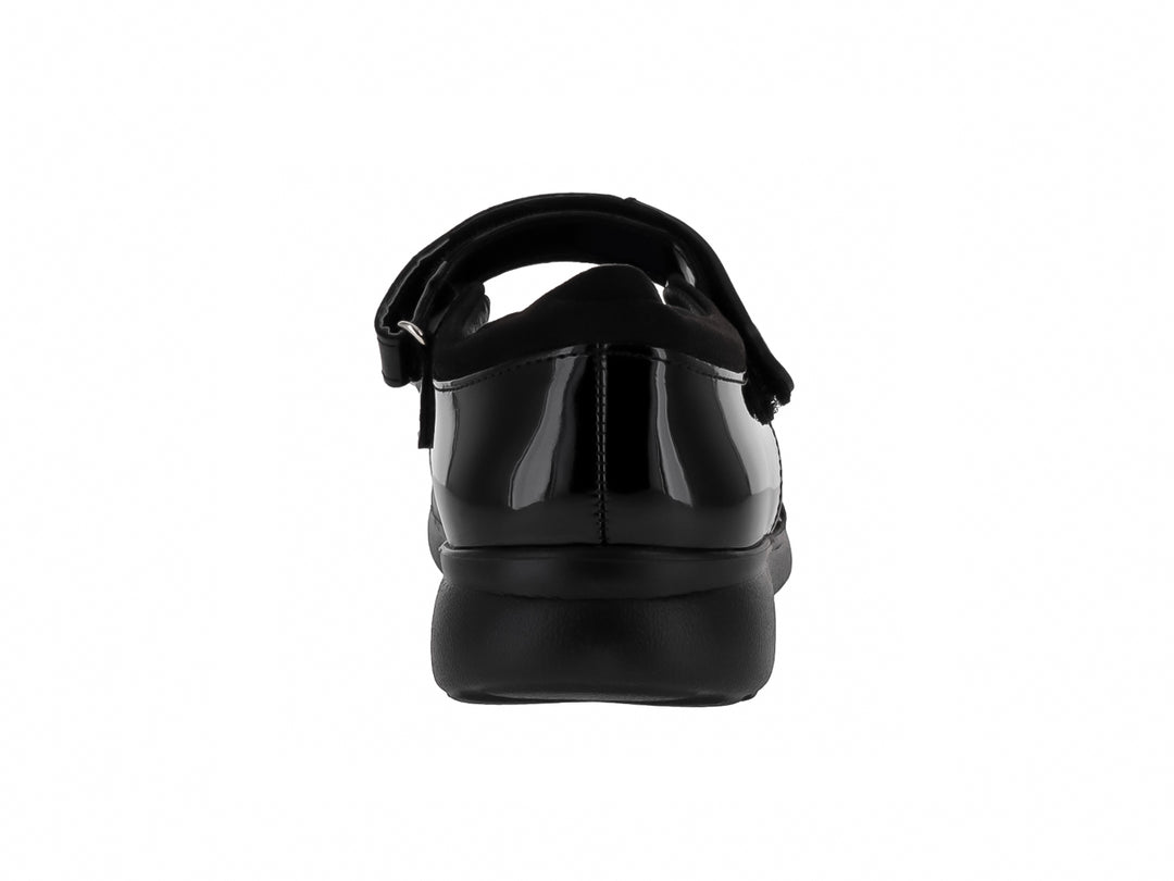 Zapato infantil de charol negro con correa adornada con corazones y suela negra.