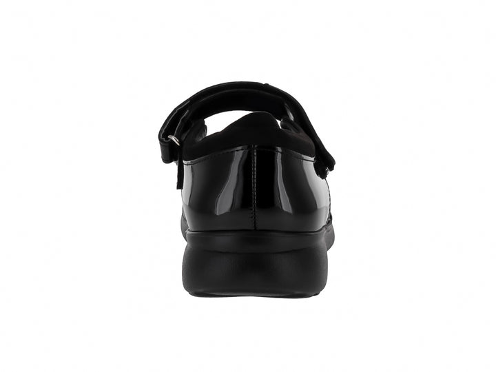 Zapato infantil de charol negro con correa adornada con corazones y suela negra.