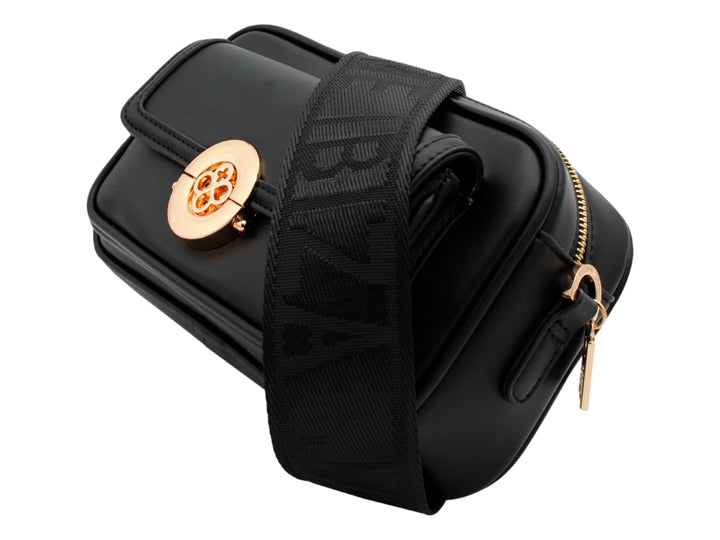 Bolso bandolera color negro con detalles metálicos dorados y correa ajustable.
